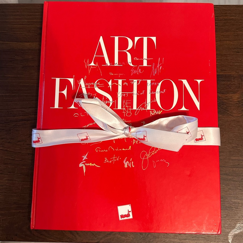 Mondi red The Art of creating Fashion Book with Ribbon